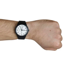 ساعت مچی کیو اند کیو مردانه سه موتوره مشکی صفحه سفید QQ-5544-G