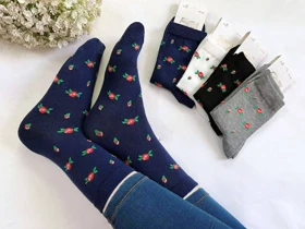 جوراب زنانه ساق‌دار گل رز