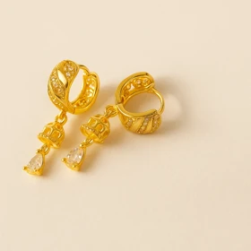 گوشواره زنانه طلایی آویزدار نگین‌دار شیک