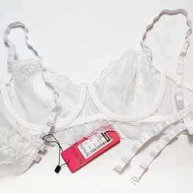 ست شورت و سوتین برتا فنردار کد 4032-W سفید به همراه نگهدارنده جوراب