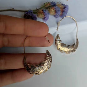 گوشواره حلقهای بزرگ زنانه طرح برگ (فانتزی) – آبکاری طلا