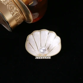 گل سینه زنانه مدل صدف مروارید دار کد G_Lnd_532