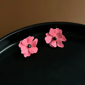 گوشواره طرح گل نگین‌دار صورتی