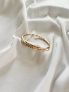 دستبند النگویی ظریف نگین‌دار