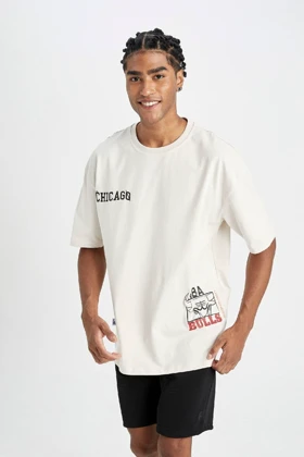 تیشرت آستین کوتاه یقه کوتاه DeFactoFit NBA Chicago Bulls Oversize Fit Crew C9272AX24AU