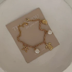 دستبند چارم دار