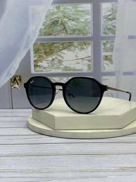 عینک آفتابی Ray-Ban مدل RB 7187D فریم ترکیب کائوچو و فلز، عدسی کریستال UV400