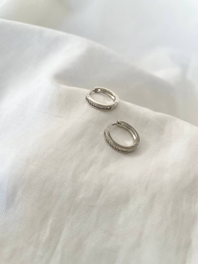 گوشواره حلقه‌ای نگین‌دار