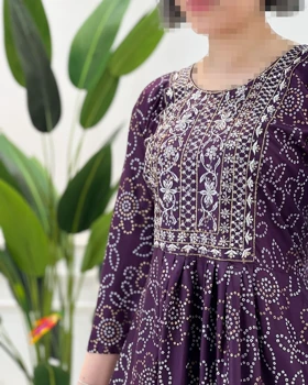 پیراهن طرح‌دار یقه گرد نخی