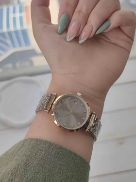 ساعت مچی زنانه کلاسیک با طراحی دورنگ