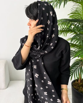 شال پلیسه مشکی گل‌دار تابستانه 4480