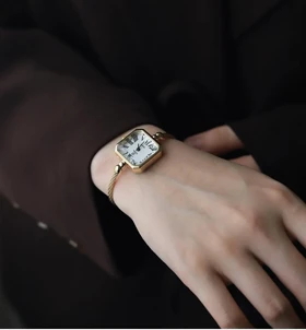 ساعت مربع دلبر