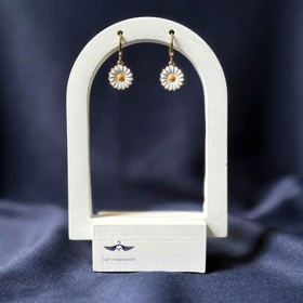 گوشواره قفل دار مدل بابونه وارداتی