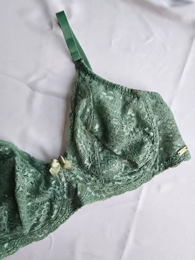 سوتین تک فنردار بدون ابر مینی مایزر SATER SEEN کد: 1060