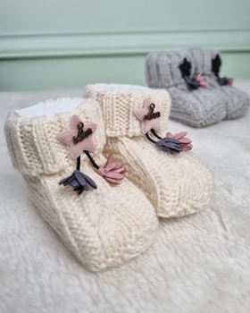 پاپوش کاموایی نوزادی طرح گل