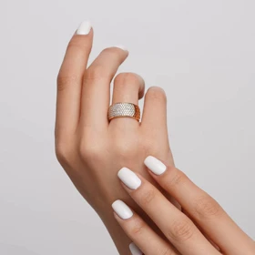 انگشتر پر نگین طلایی