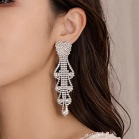 گوشواره نگین‌دار مجلسی کد gnm252 گالری زیورالات آوآرین