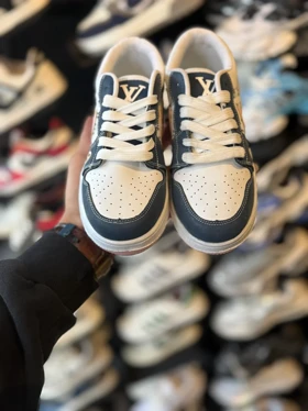 کتانی زنانه جردن وان لوویتون سرمه ای صورتی