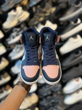 کتانی زنانه جردن وان ساق‌دار سرمه ای صورتی