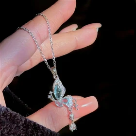 گردنبند رخ پروانه آبی