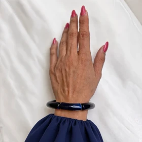 خرید دستبند رزینی لوله‌ای سورمه‌ای کشی (مهره‌ای شیک)