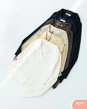 بلوزکرکره ای یقه دار4943