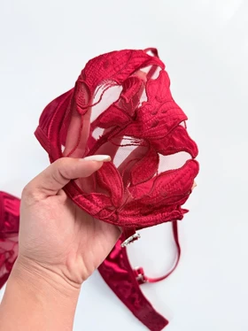 ست شورت و سوتین فنر دار تور و دانتل طرح برگ وسط قلب زرشکی