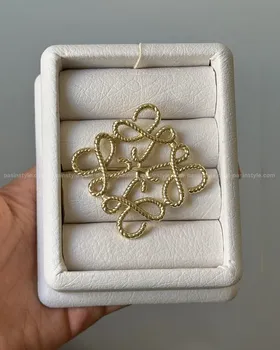 سنجاق سینه لووه loewe