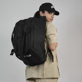 ساک و کوله ورزشی اندر آرمور مدل AZS-253360 جاکفشدار سه کاره