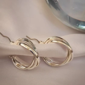 گوشواره حلقه‌ای پیچ و تاب دار ضخیم نقره ای