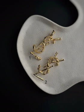 سنجاق سینه های YSL بزرگ