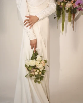 پیراهن یقه‌نگینی