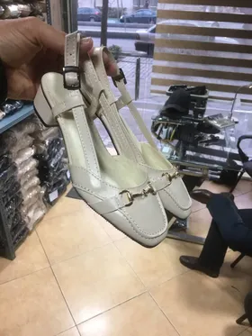 صندل مجلسی پاشنه‌دار خوکی