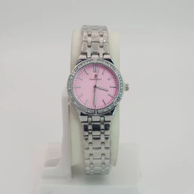 ساعت مچی زنانه اودمار پیگه Audemars Piguet با موتور کواتز و طراحی مینیمال (صورتی کمرنگ)