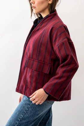 کت جیب‌دار یقه ایستاده زنانه