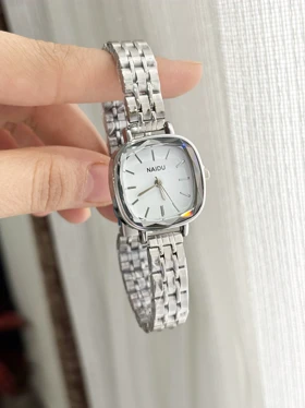 ساعت نایدو زنانه صفحه مربع منشوری