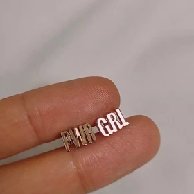 گل گوش میخی طلایی power girl(دختر قوی)