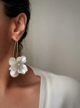 گوشواره حلقه‌ای گل مرواریدی