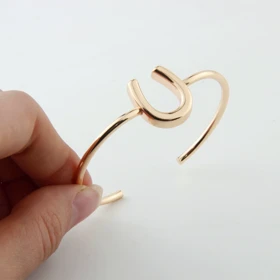 دستبند زنانه بنگل مدل U