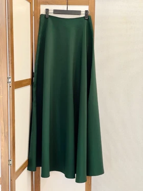 دامن ساتن آمریکایی چاک‌دار کلوش یشمی