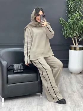 ست بافت وشلوار خط‌دار