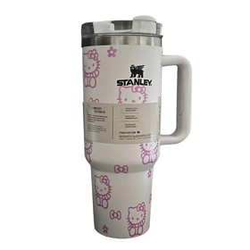 ماگ استنلی مدل Quencher Tumbler H2.0 کد 40oz گنجایش 1.18 لیتر طرح کیتی رنگ سفید
