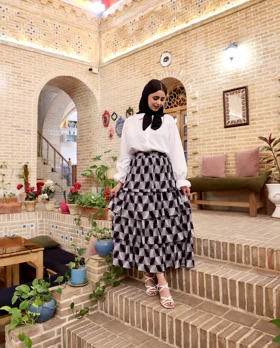 دامن طبقه‌ای پلیسه