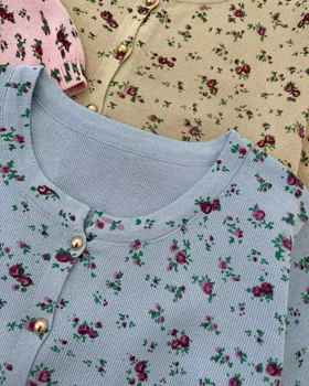 بلوز بافت جلو دکمه گل ریز کد 5382