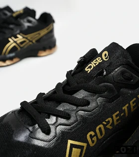 کفش کتانی مردانه مشکی طلایی ASICS GORETEX