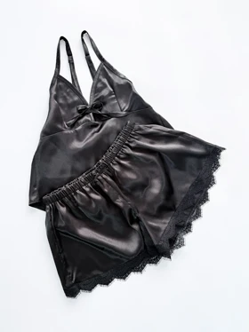 ست لباس خواب تاپ و شورتک ساتن مشکی