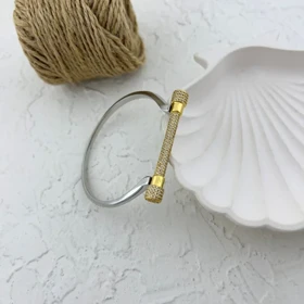 دستبند زنانه طرح بنگل با نگین‌های ظریف و طراحی مدرن