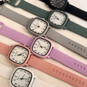 ساعت مچی زنانه برند بولون کلاسیک بند سیلیکون مشکی