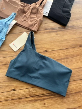 نیم‌تنه لولولومون Lululemon مدل Ribbed Nulu Asymmetrical