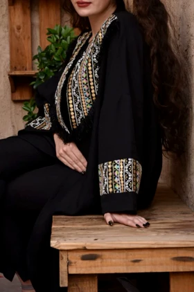 مانتو مزونی یقه و آستین خرجکار